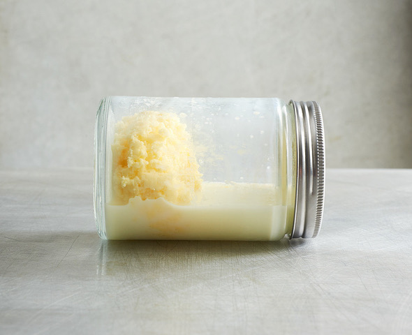 12685833 Sahne im Schraubglas 3 4 Minuten zur Butter schuetteln